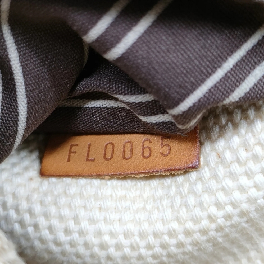 Louis Vuitton Shoulder/Crossbody Bag Besace PM - Picture 9 of 13